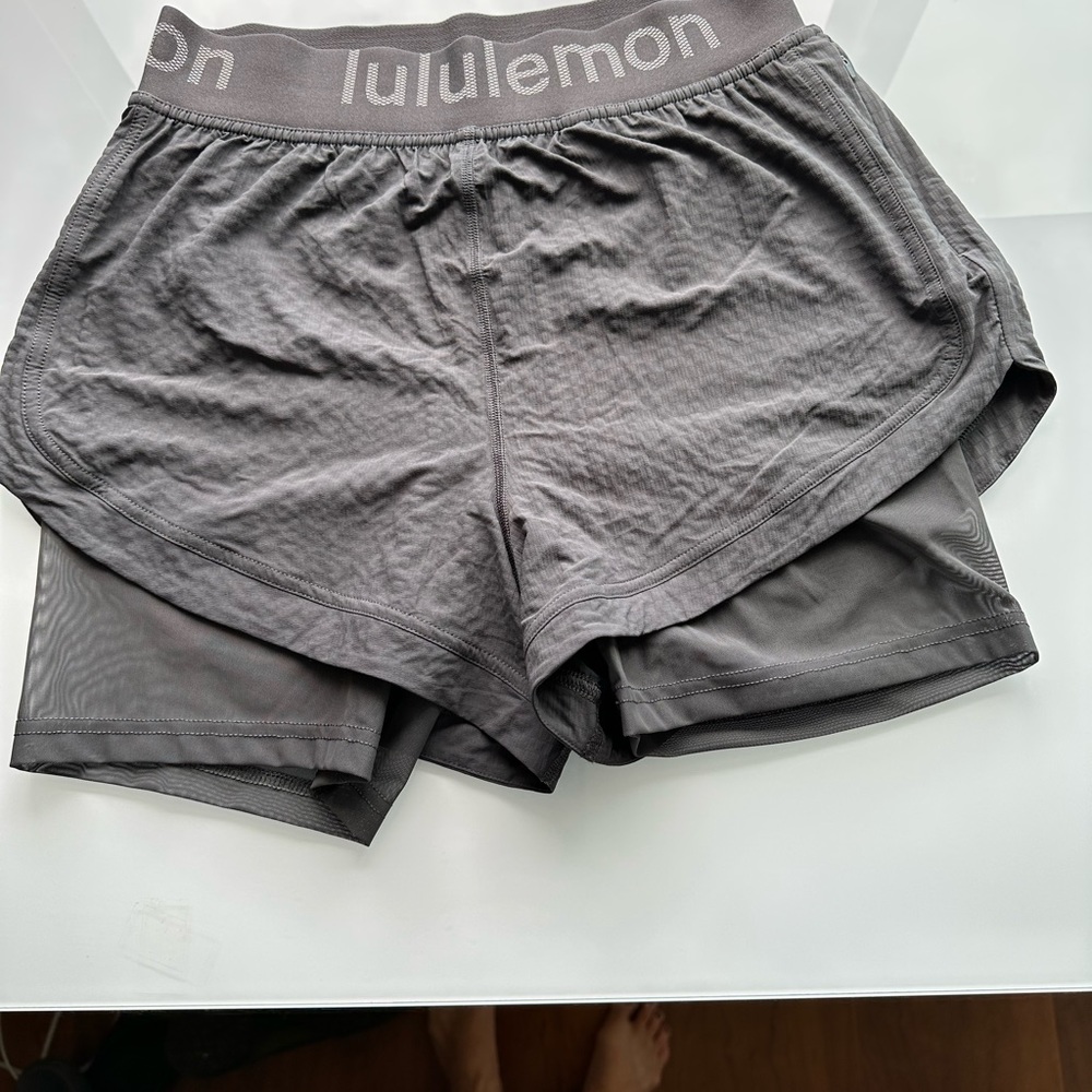 NWOT Lululemon 2 in 1 run shorts grey 6